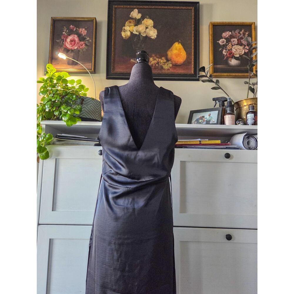 Old Navy Black Satin V-Neck Slip Midi Dress π€β¨ - Picture 2 of 5